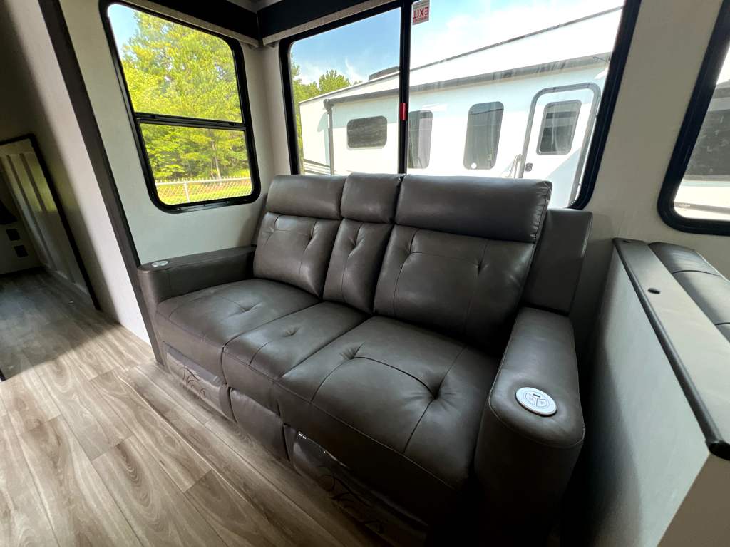2027 VENTURE RV SPORTTREK 312VTB - Image 8