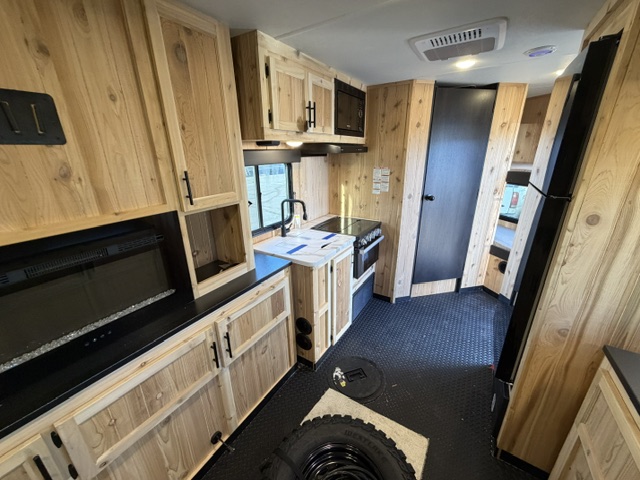 2027 CHEROKEE GREY WOLF 17TRH - Image 23