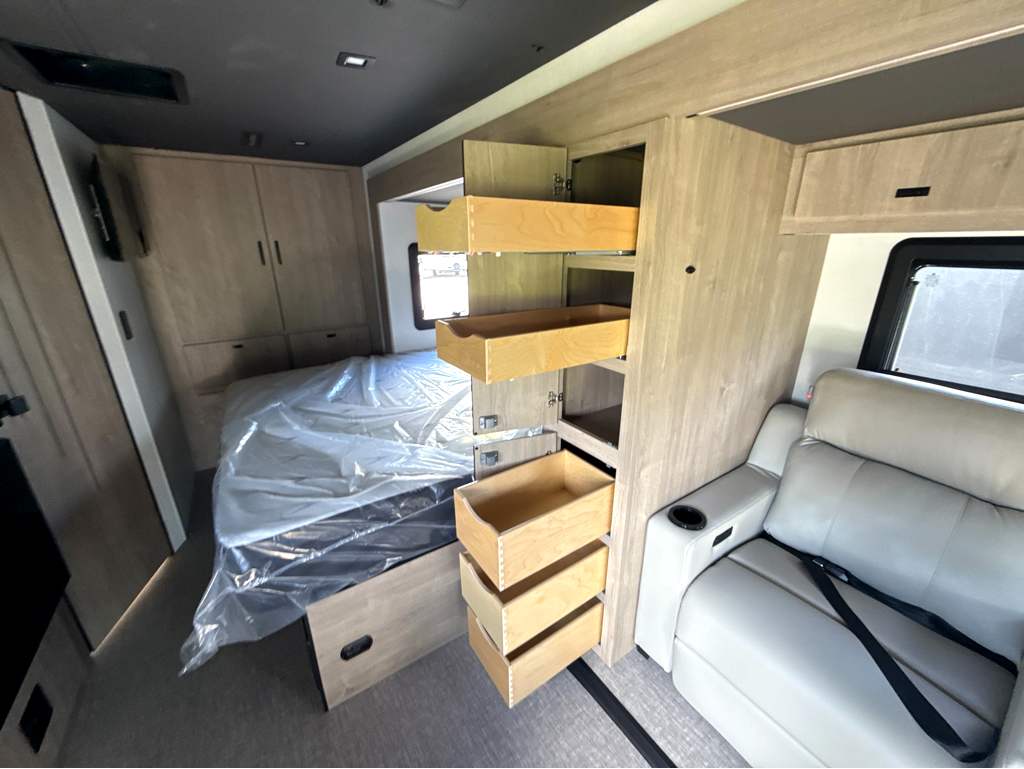2027 Grand Design Lineage Series M 25FW - Image 16
