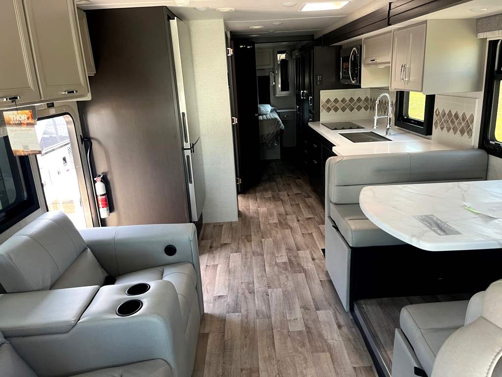 2026 THOR MOTOR COACH PALAZZO 33.6 - Image 9