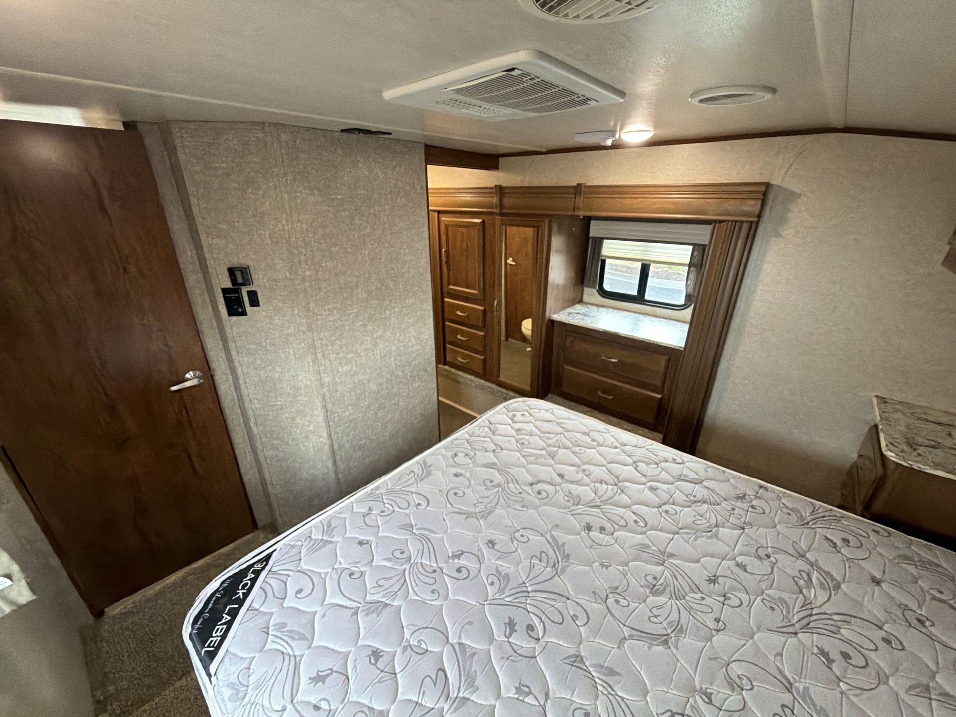 2018 Heartland Sundance XLT SD XLT 289 TS - Image 26