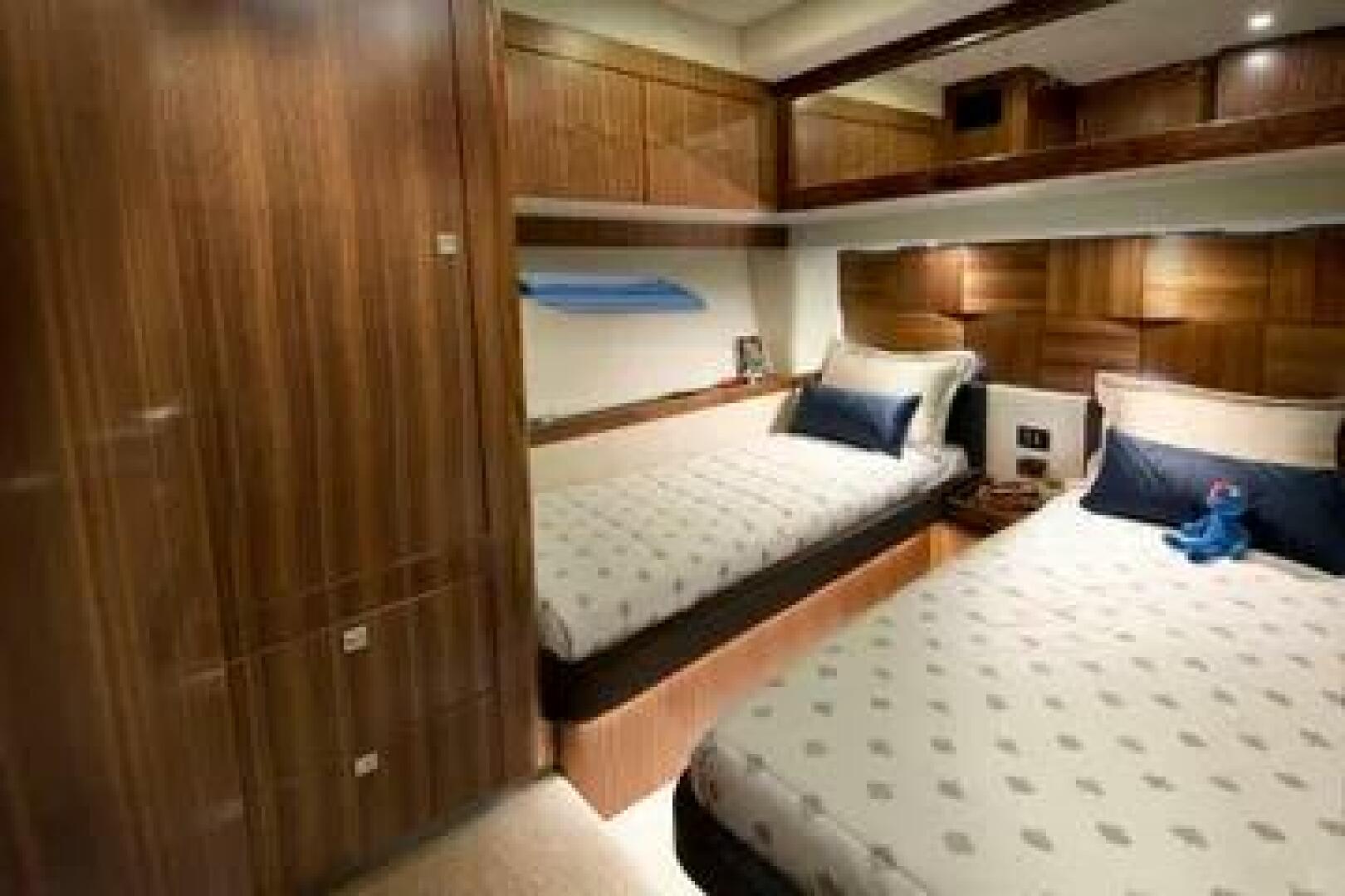 2015 Riviera Riviera 6000 Sport Yacht Base - Image 31