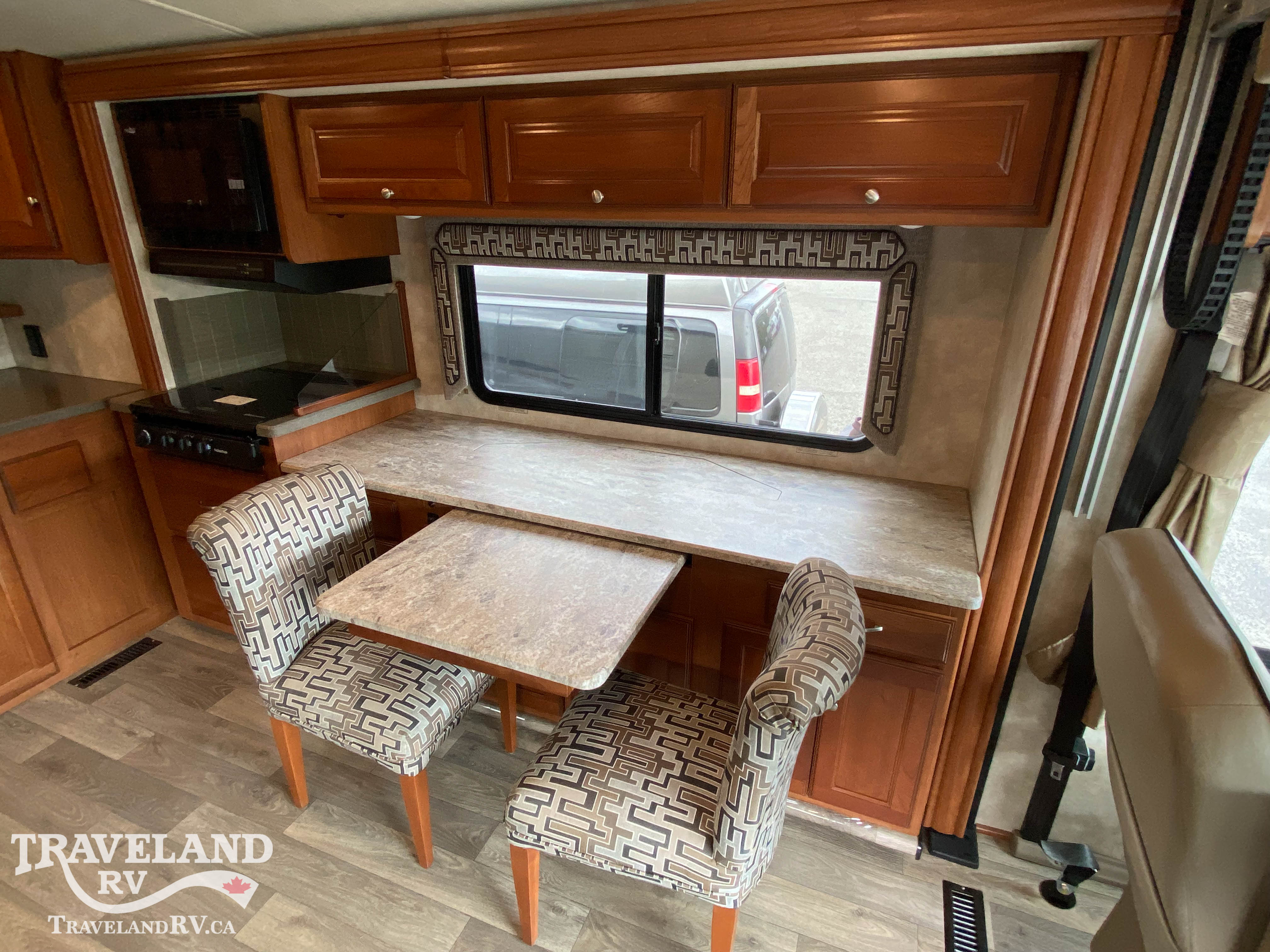 2019 Winnebago Sunstar LX 30T - Image 10