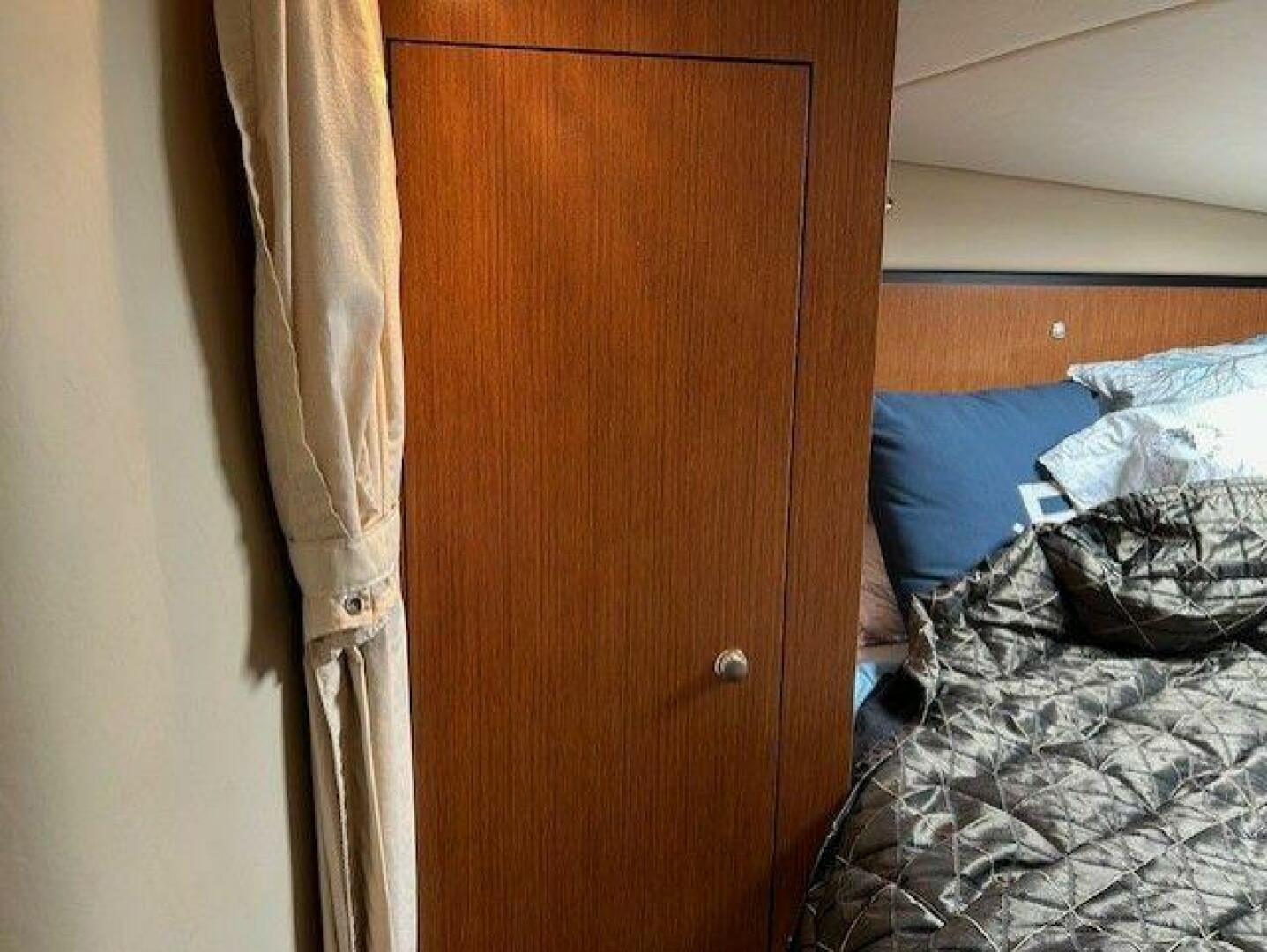 2004 Cruisers Yachts 340 Express - Image 34