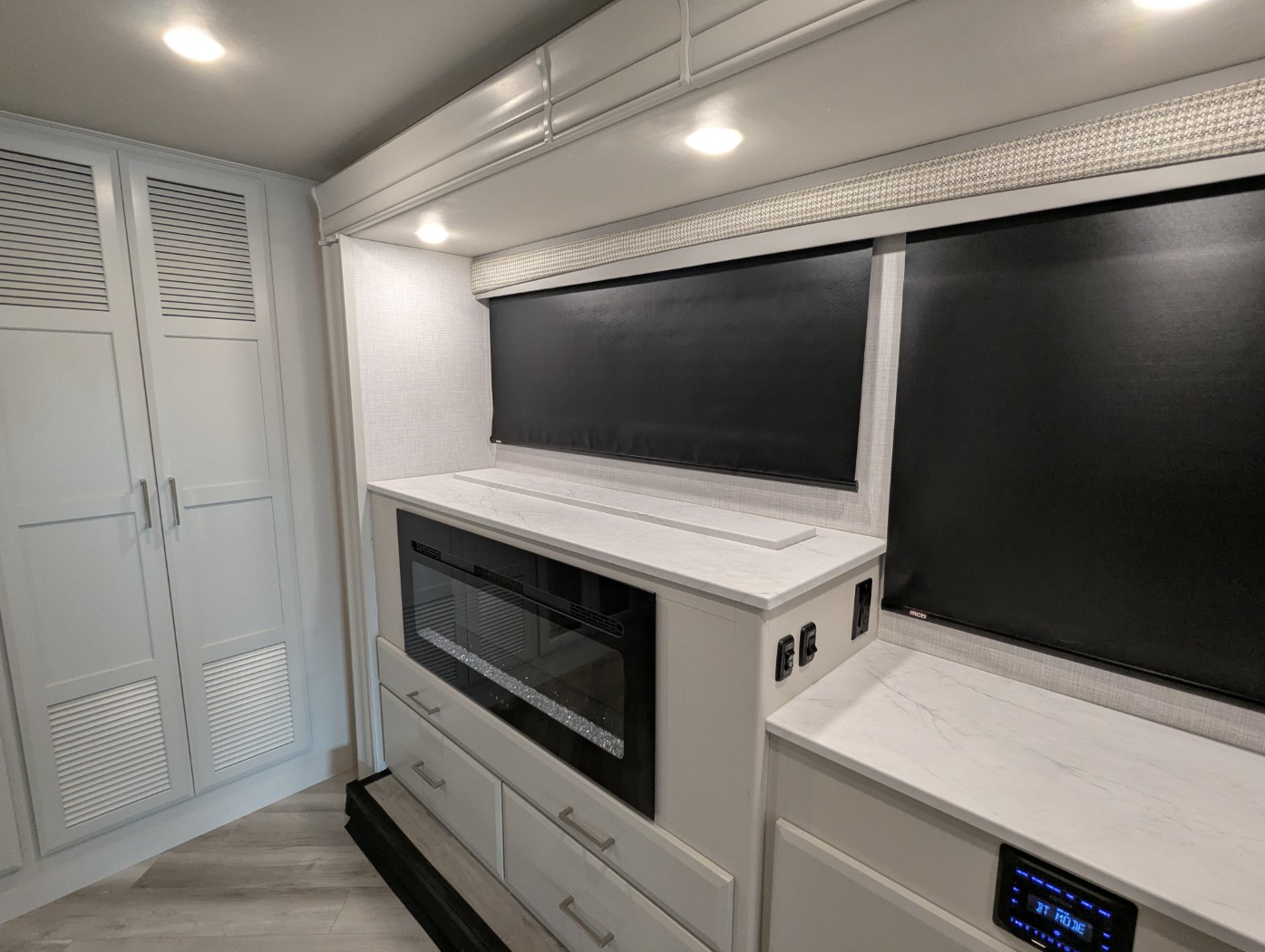 2026 Holiday Rambler Invicta 32RW - Image 29