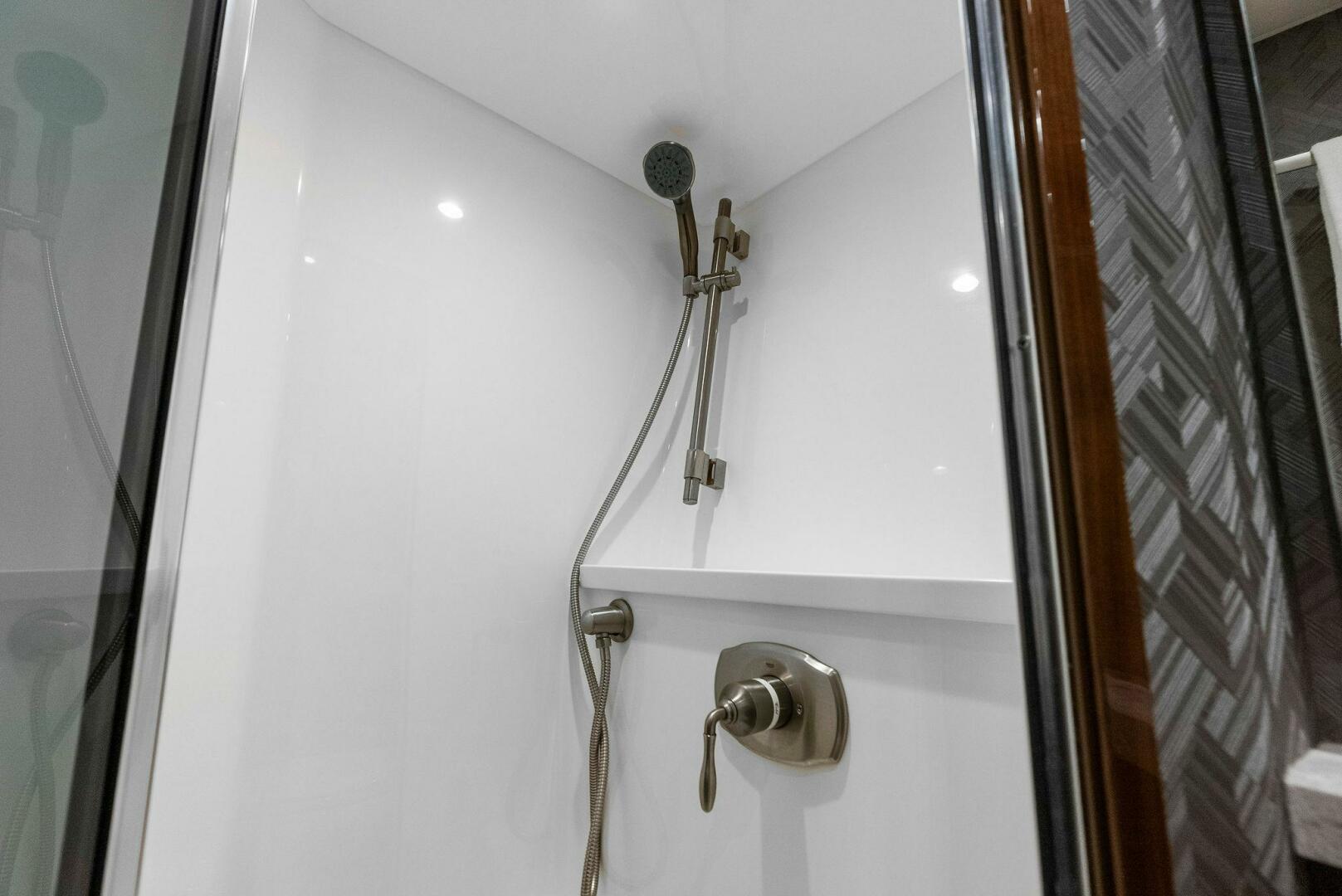 2022 Viking 68 Enclosed Bridge - Image 44