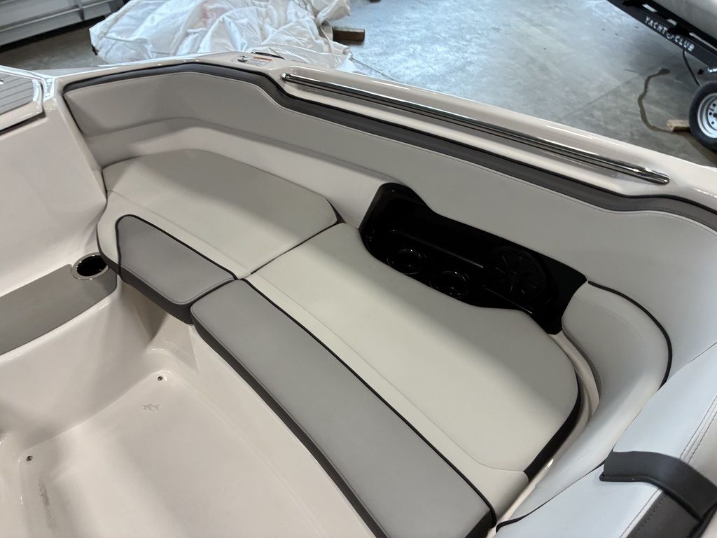 2026 Yamaha Boats AR250 - Image 36