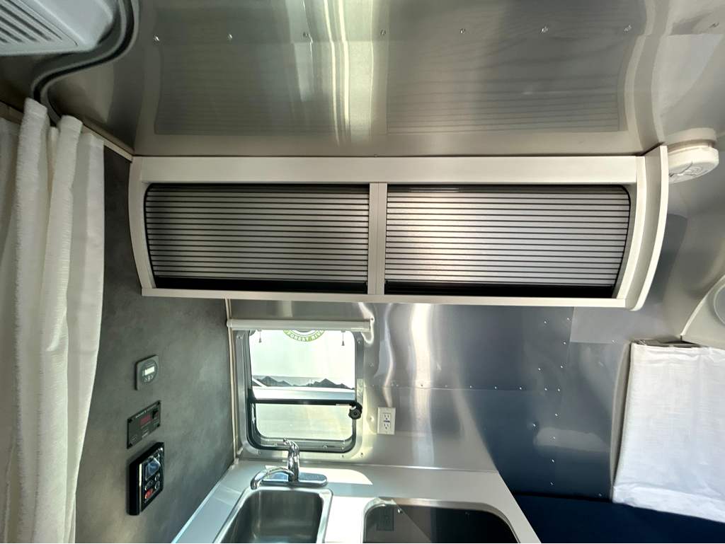 2025 AIRSTREAM BAMBI 16RB - Image 17