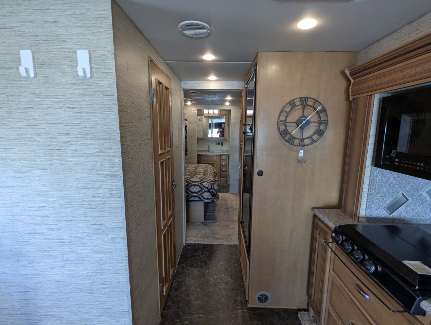 2016 Newmar Bay Star 3403 - Image 22