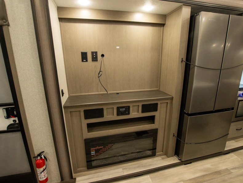 2022 Coachmen Chaparral 367BH - Image 10