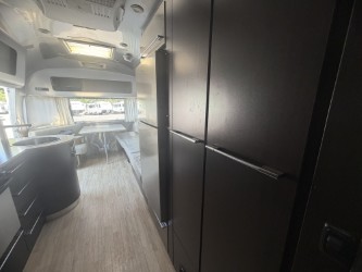2012 AIRSTREAM INTERNATIONAL 27FBQ - Image 22