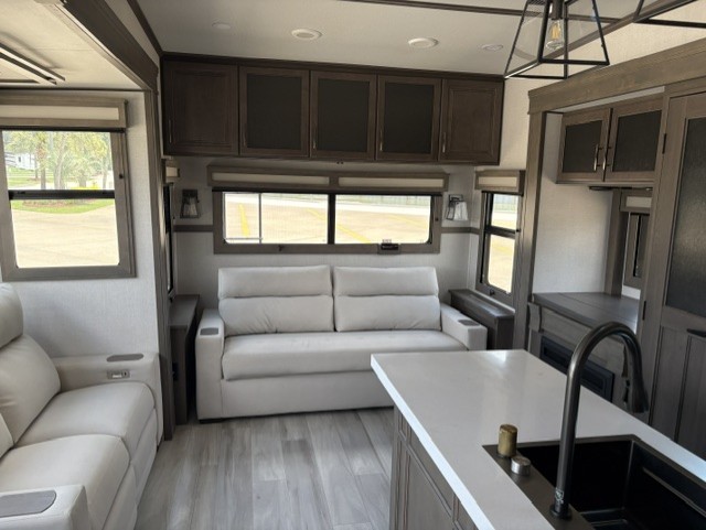 2024 GRAND DESIGN SOLITUDE 378MBS - Image 4