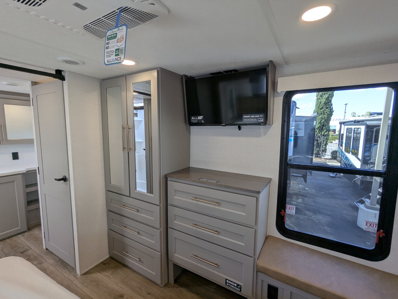 2026 Alliance RV Paradigm 385FL - Image 28