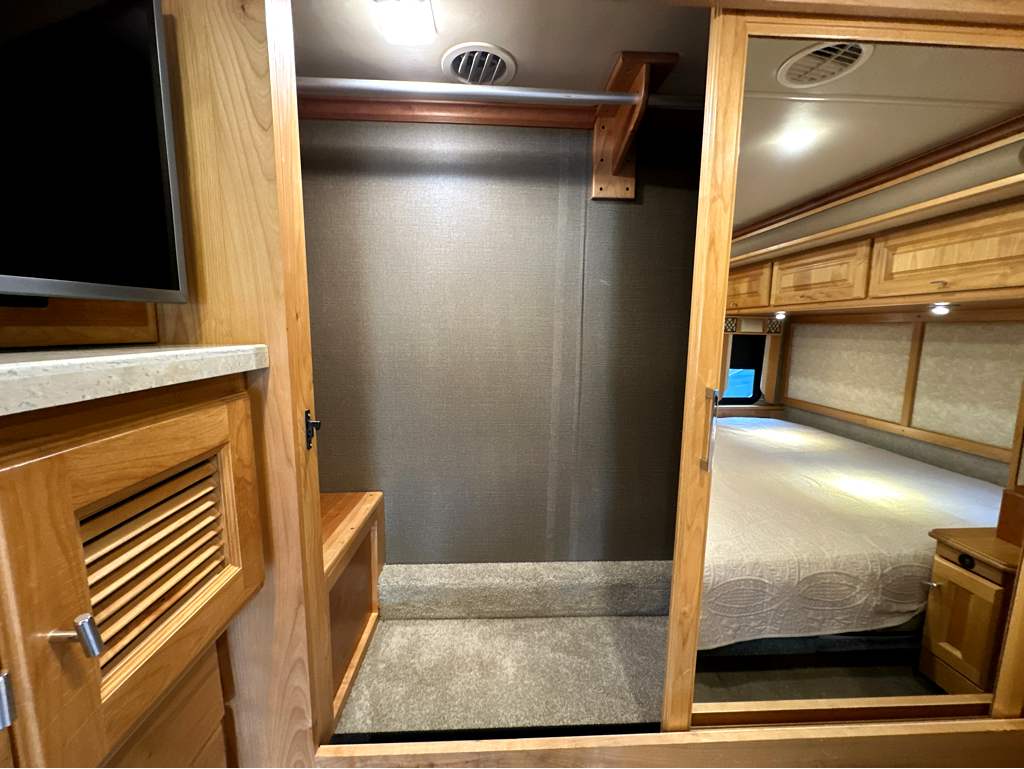 2018 TIFFIN ALLEGRO BREEZE 33 BR - Image 17