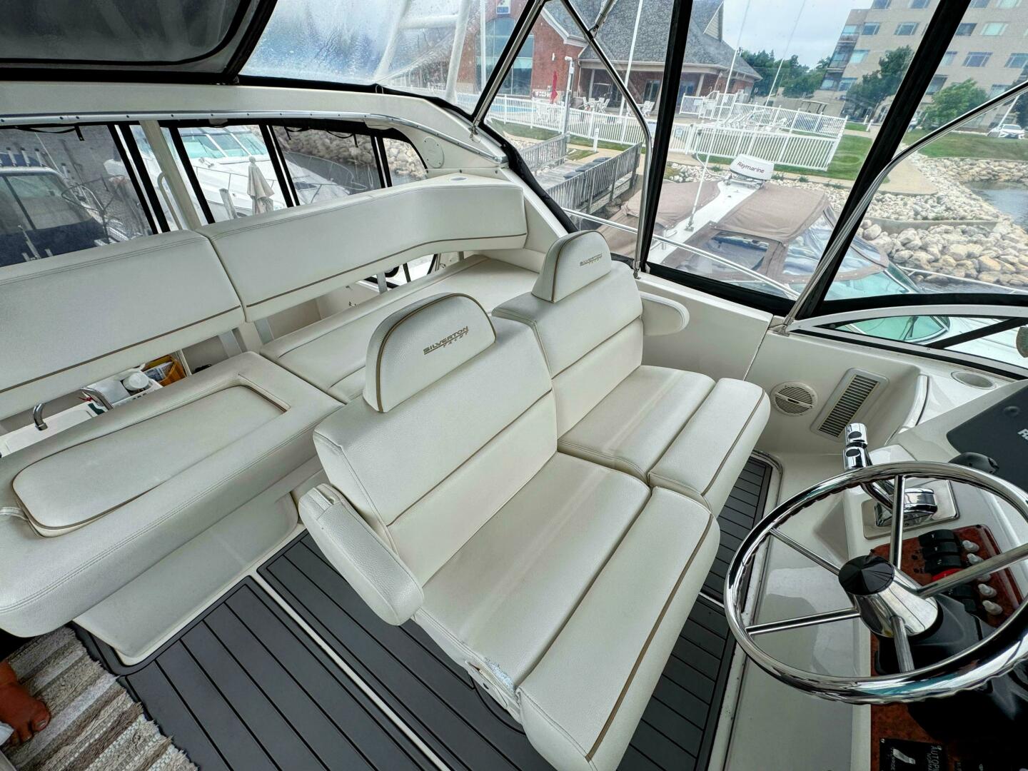 2005 Silverton 35 Motor Yacht - Image 17