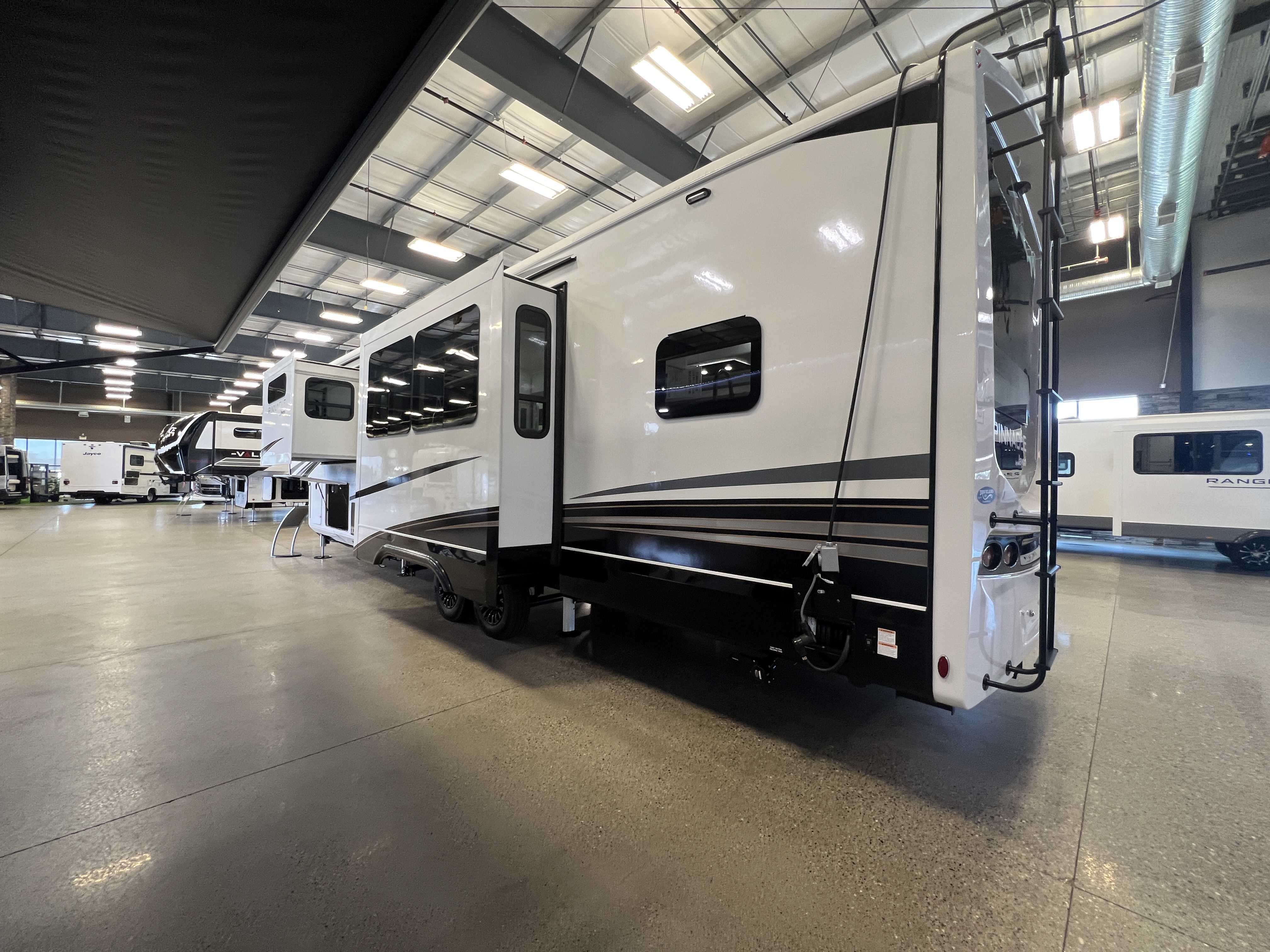 2027 Jayco Pinnacle 38FBRK - Image 6