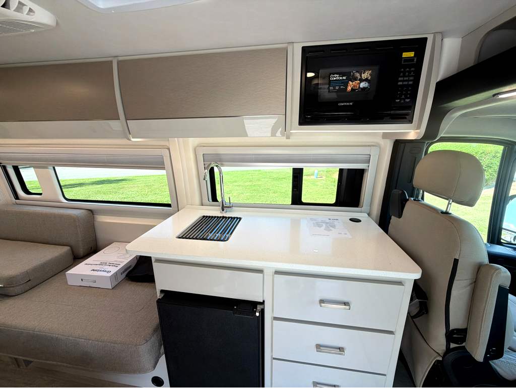 2027 THOR MOTOR COACH SEQUENCE 20L - Image 10