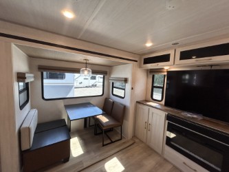 2025 FOREST RIVER GRAND SURVEYOR 302RDBS - Image 14