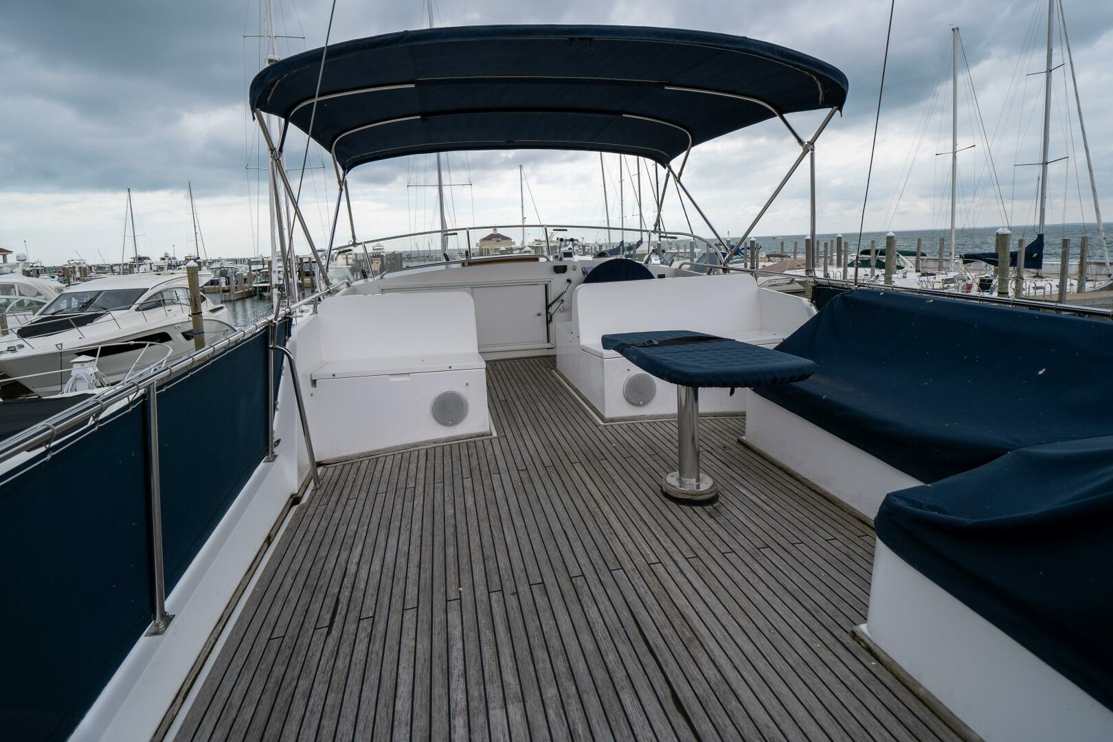 2001 Grand Banks 42 Classic - Image 25