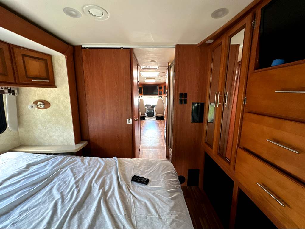 2013 COACHMEN CONCORD 300TS - Image 14