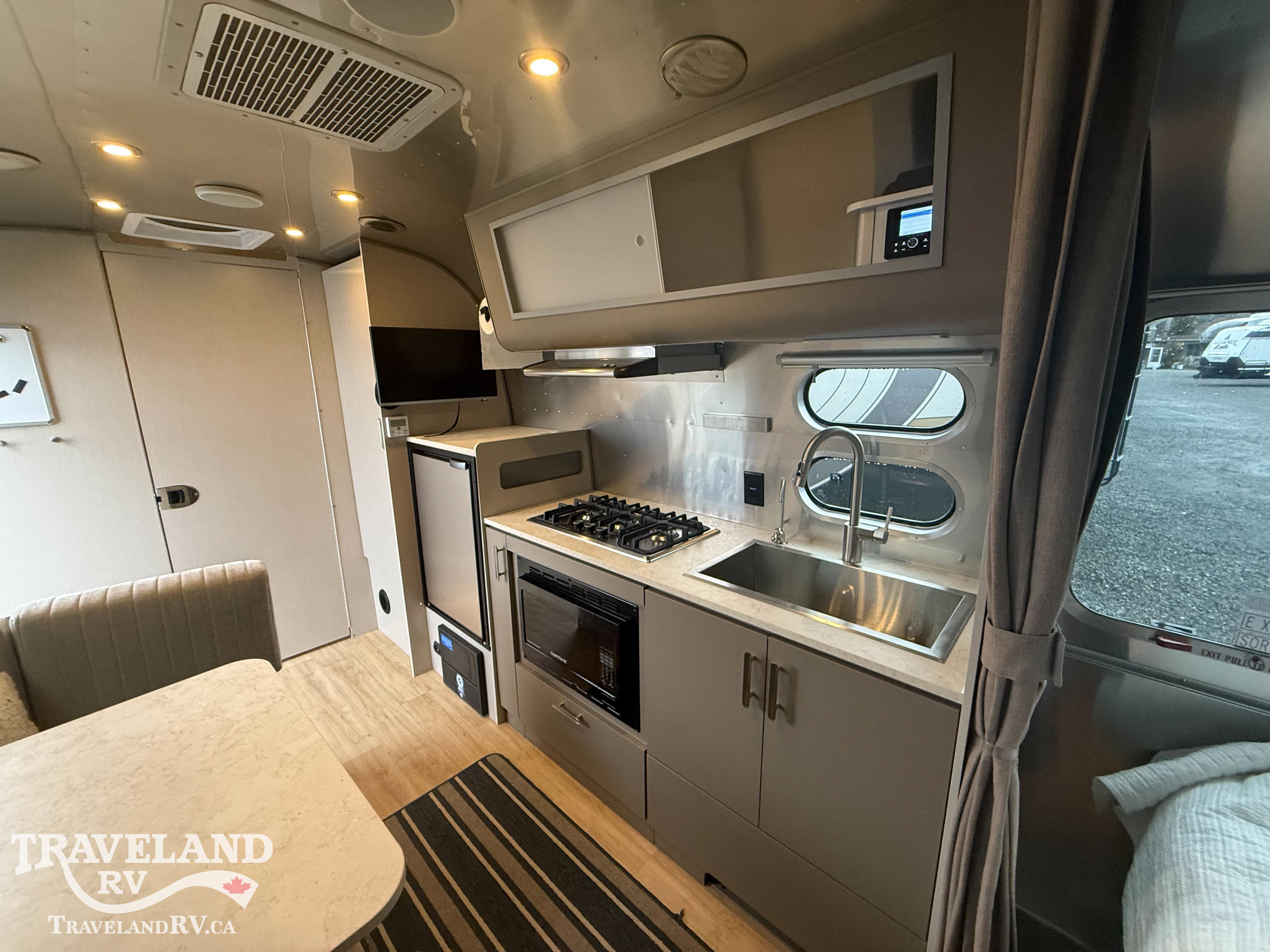 2025 Airstream Caravel 22FB - Image 6