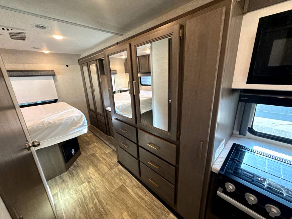 2024 THOR MOTOR COACH CHATEAU 31WV - Image 24