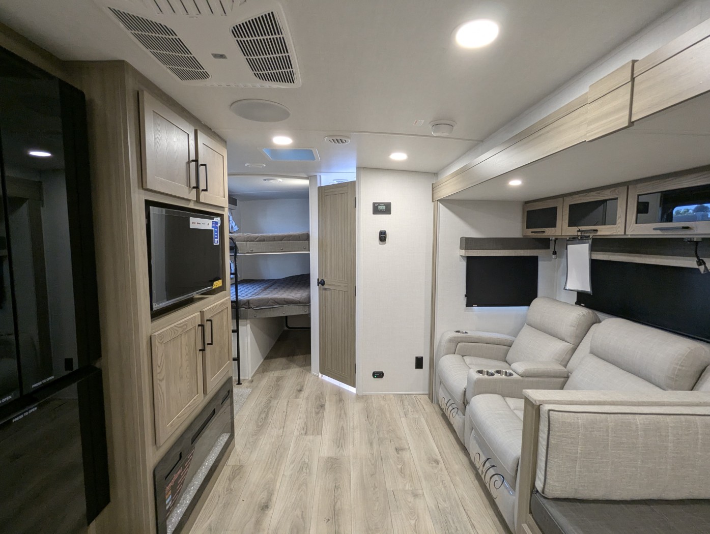 2027 Forest River Rockwood Ultra Lite 2706BH - Image 34