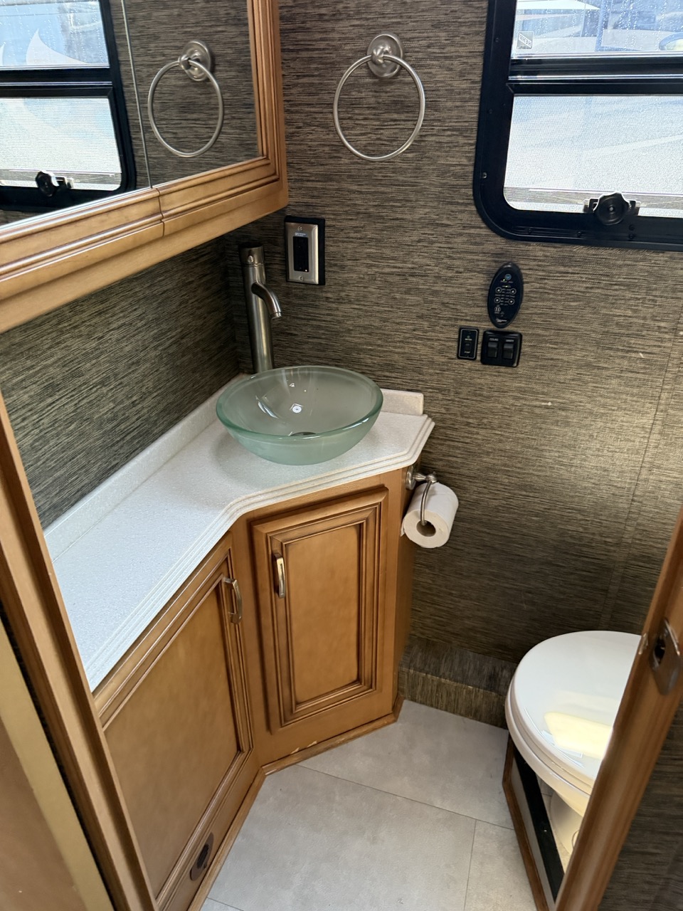 2016 Newmar Ventana LE 4044 - Image 29