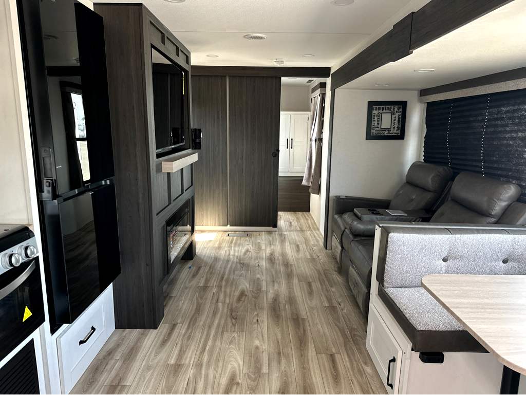 2027 VENTURE RV SIENNA 311VDB - Image 10