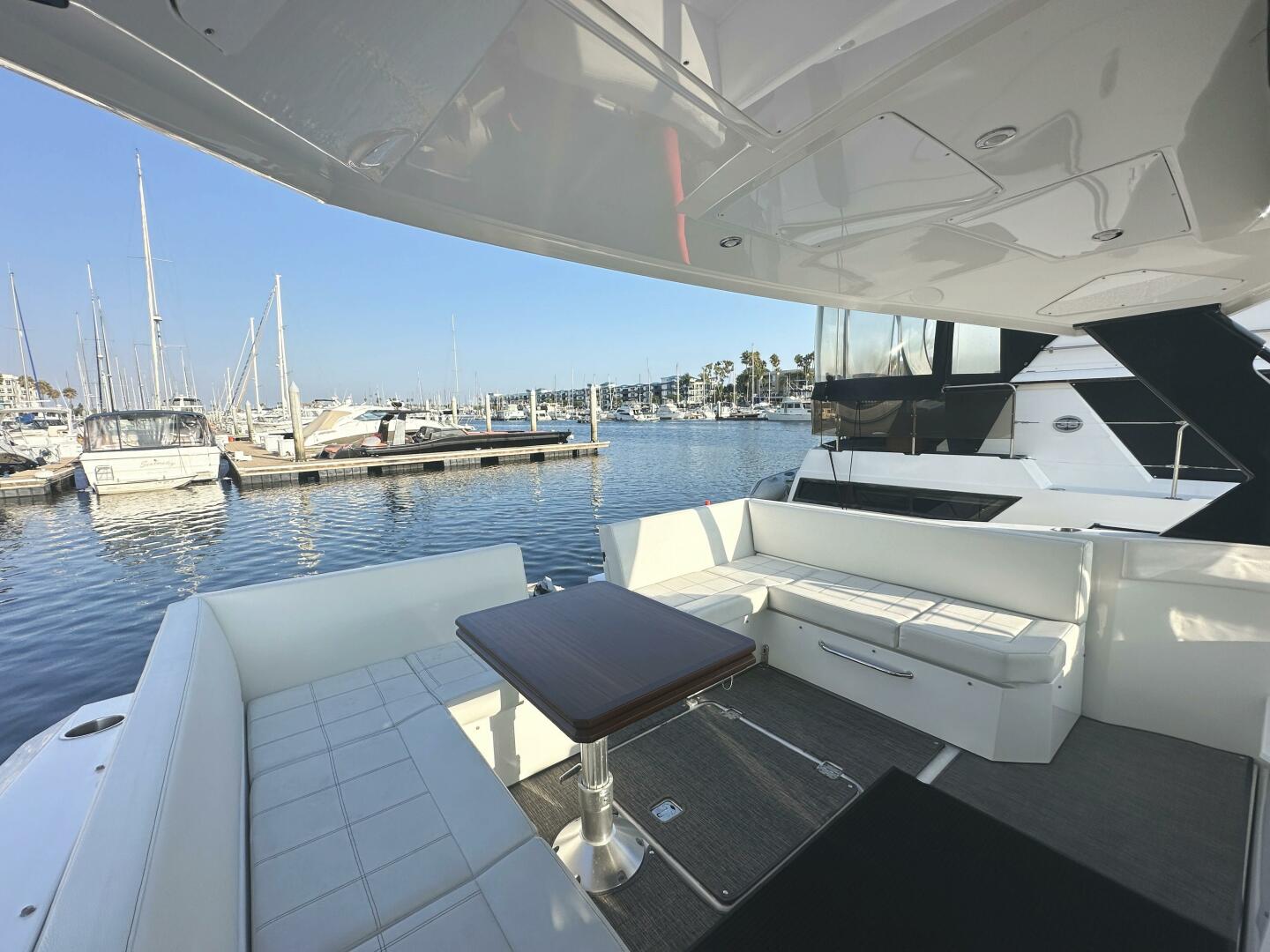 2017 Cruisers Yachts 390 Express Coupe - Image 53