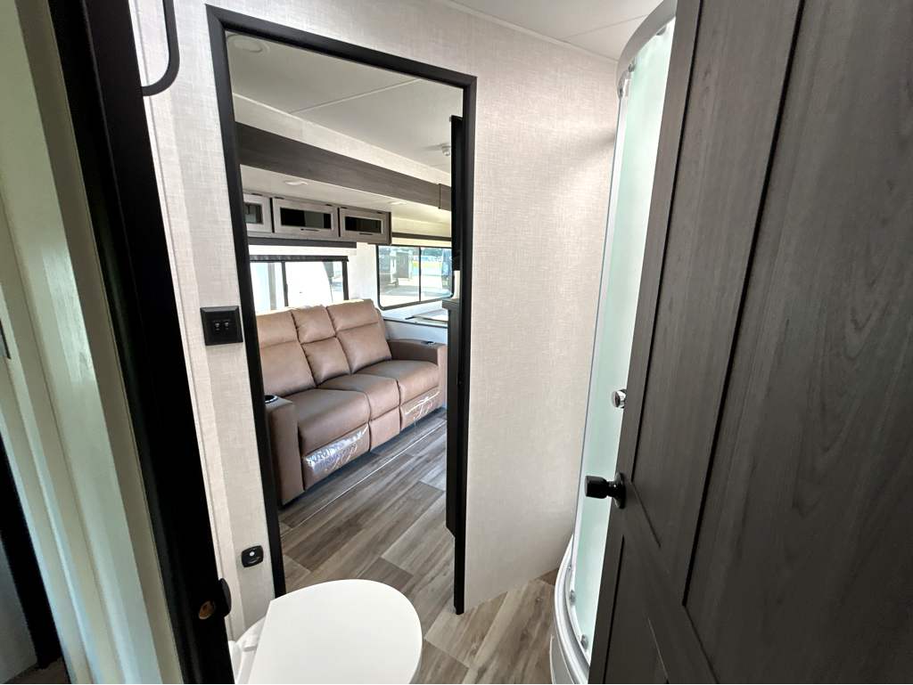 2026 VENTURE RV SPORTTREK 251VFK - Image 19
