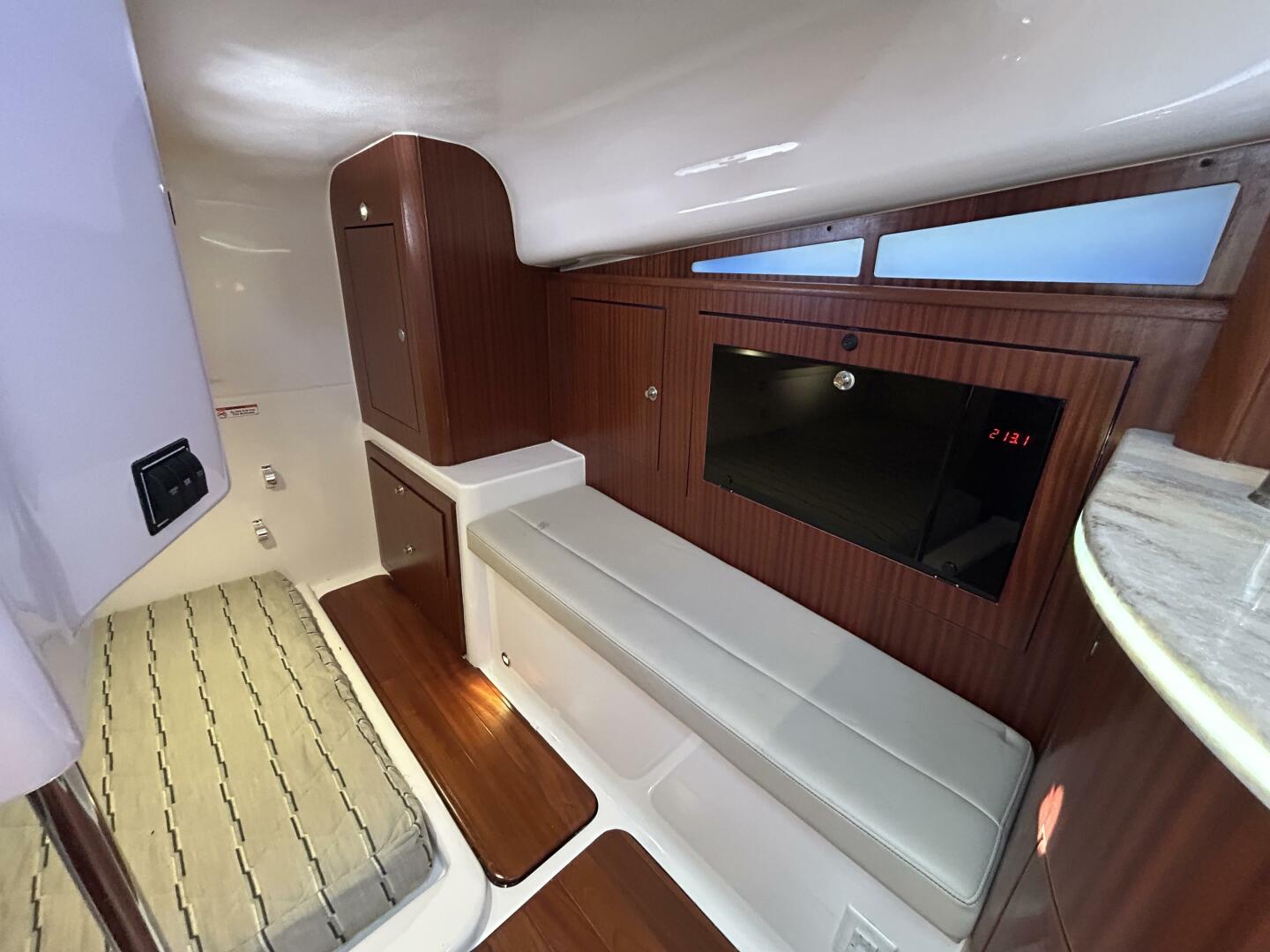 2018 Pursuit OS 385 Offshore - Image 21