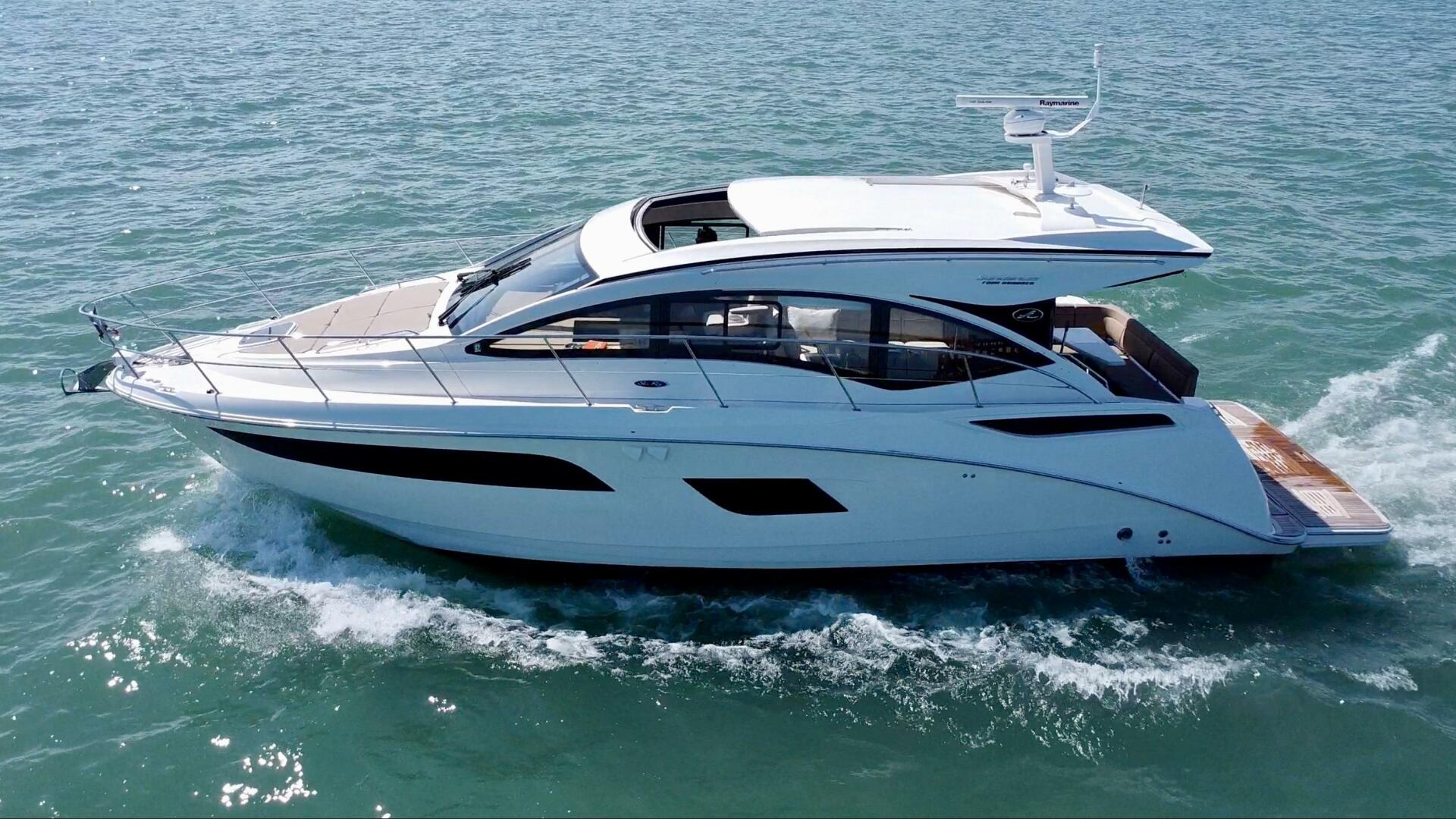 2017 Sea Ray 400 Sundancer - Image 15