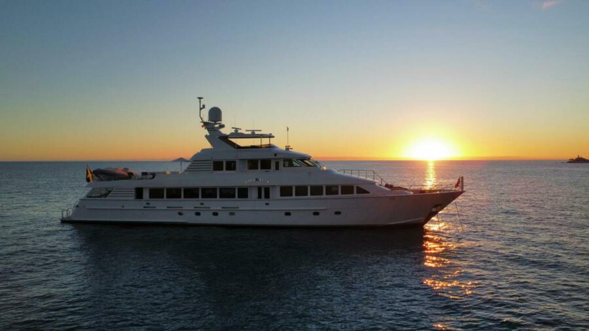1995 Hatteras Flybridge Motor Yacht - Image 109