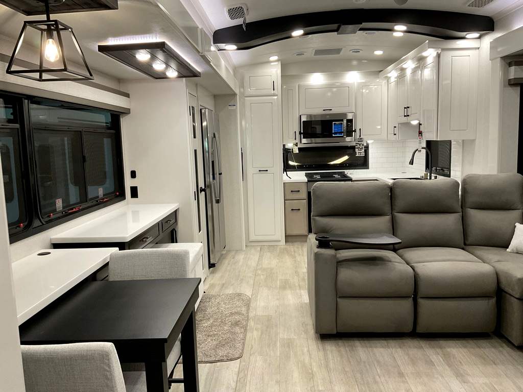 2026 JAYCO PINNACLE 38 FBRK - Image 7