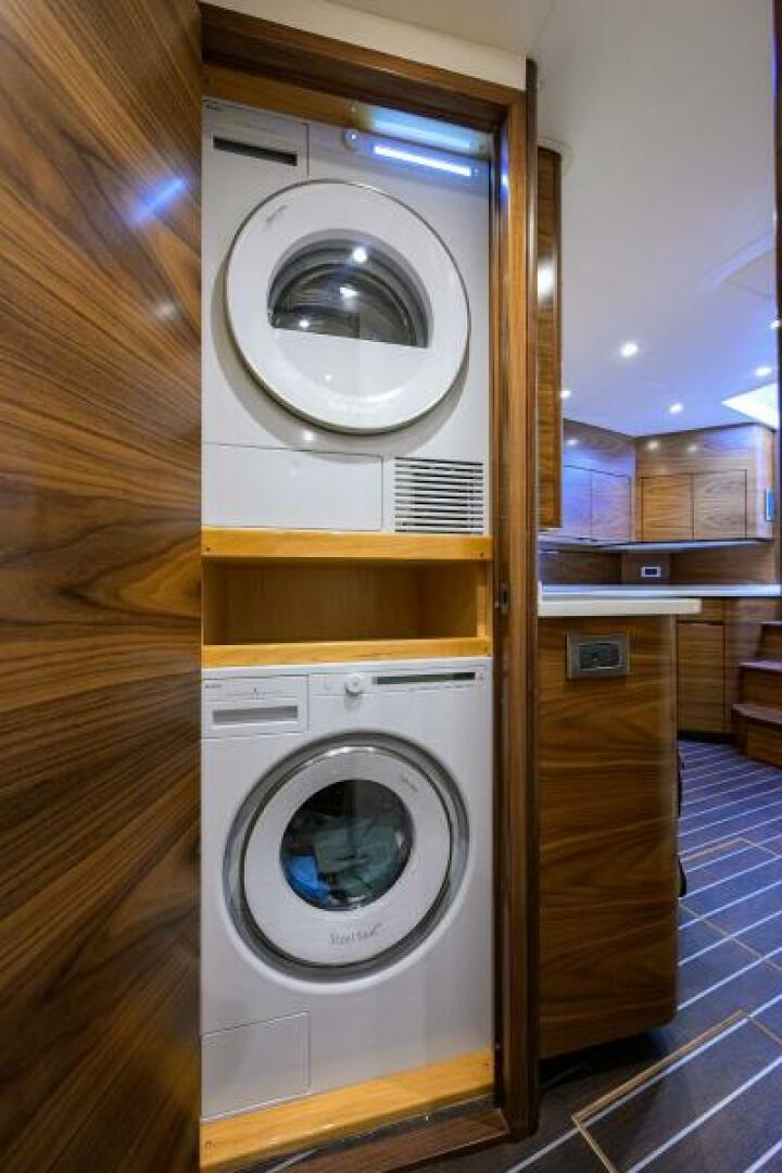 2024 Viking 54 Sport Coupe - Image 14