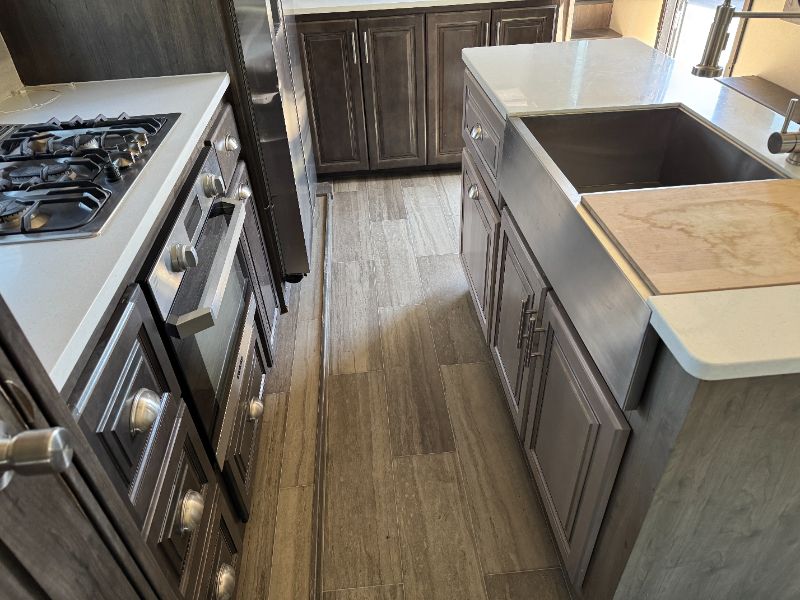 2020 Forest River Cardinal Luxury 345RLX - Image 12