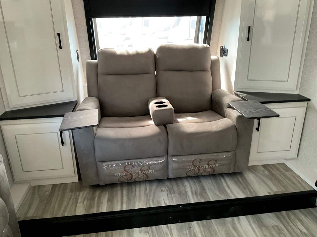 2025 JAYCO PINNACLE 38 FLGS - Image 28