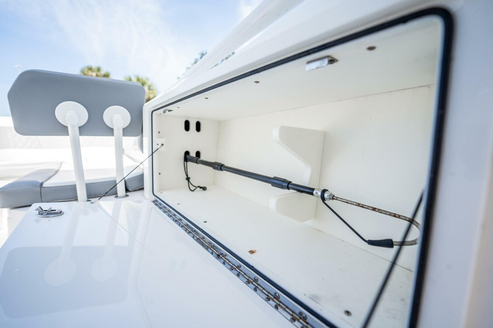 2021 Everglades 335 Center Console - Image 16