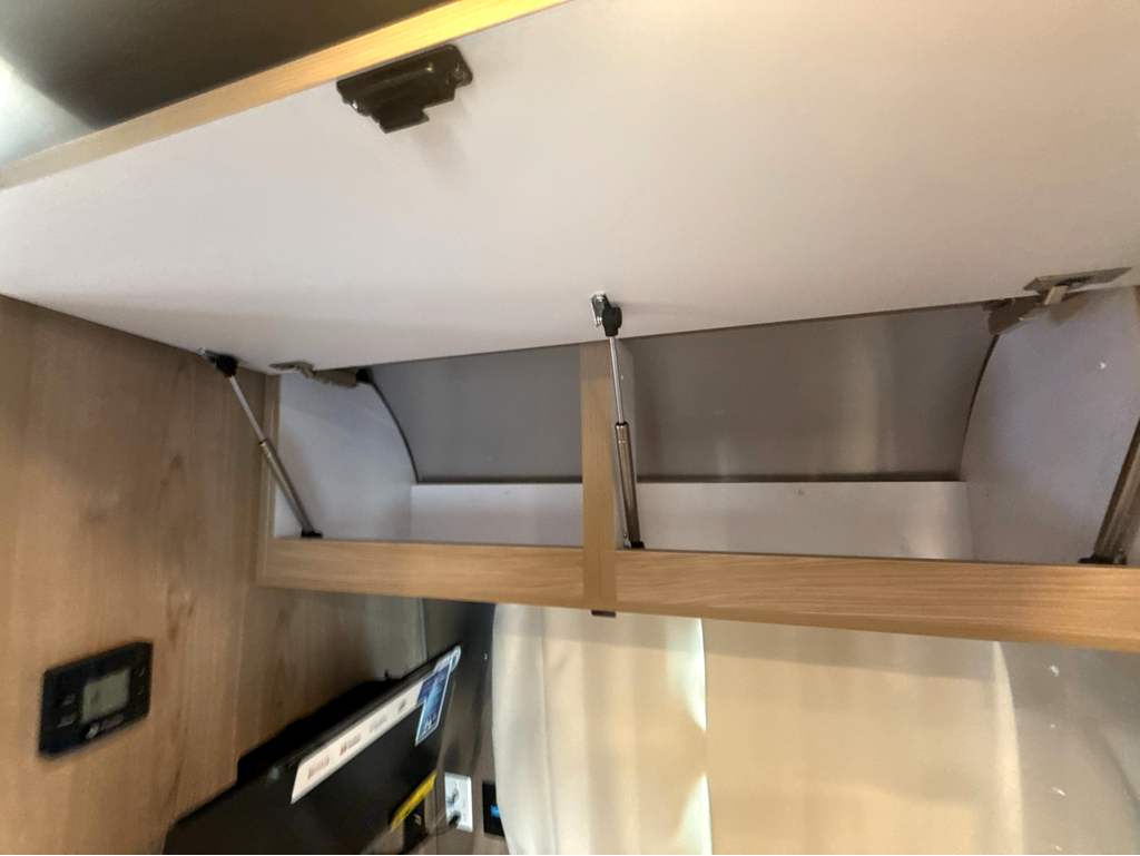 2027 AIRSTREAM FLYING CLOUD 25FBT - Image 28