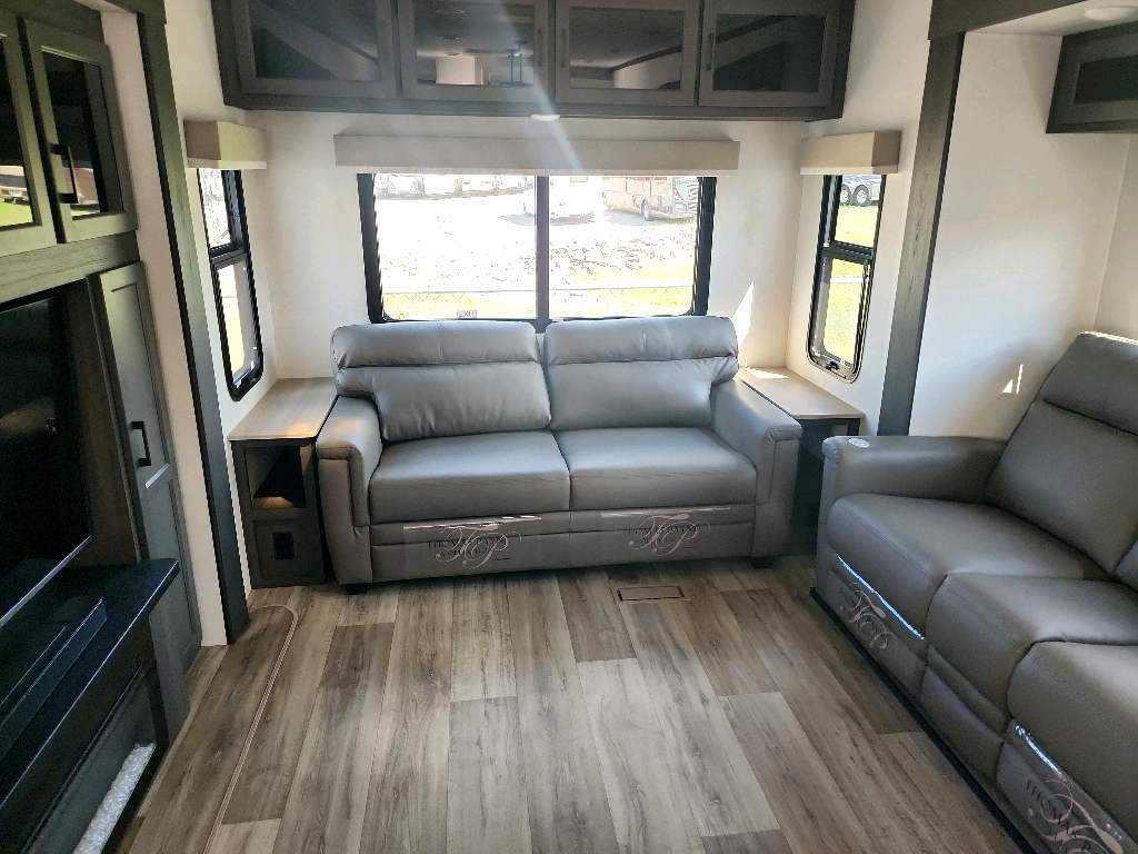 2025 VENTURE RV SPORTTREK 363VFR N/R - Image 9