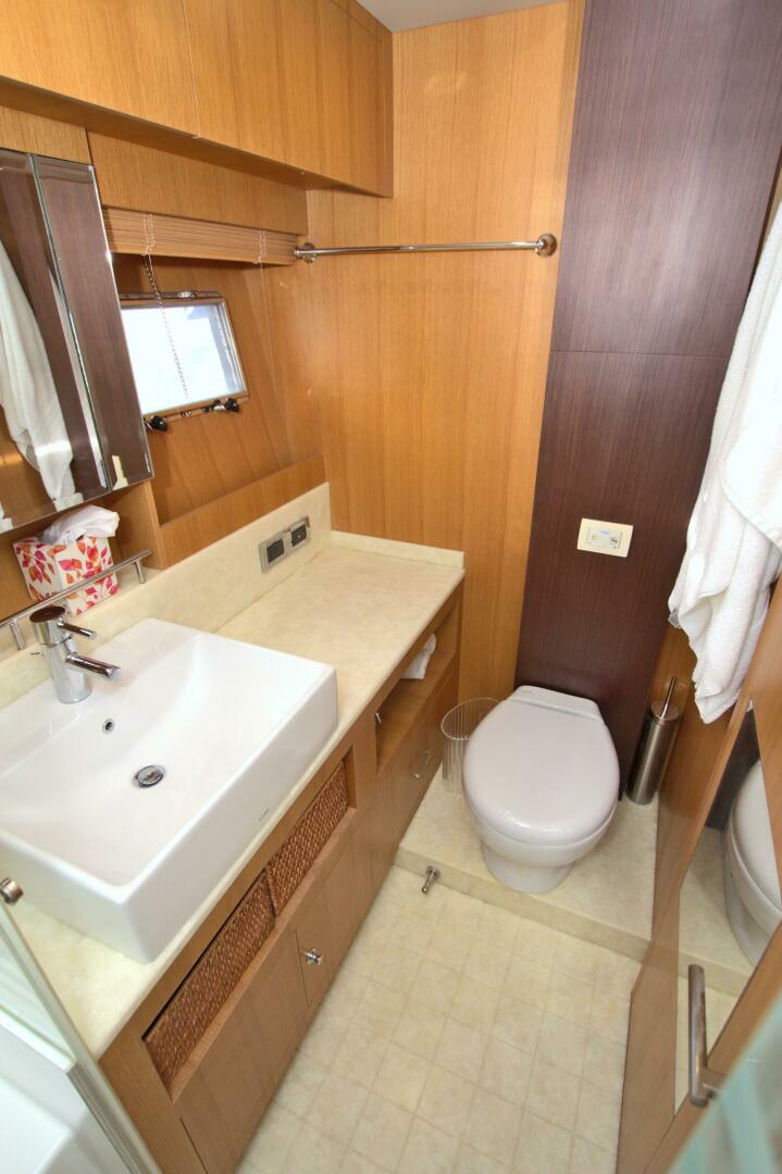2015 Dyna Yachts 60 Pilothouse Motoryacht - Image 65
