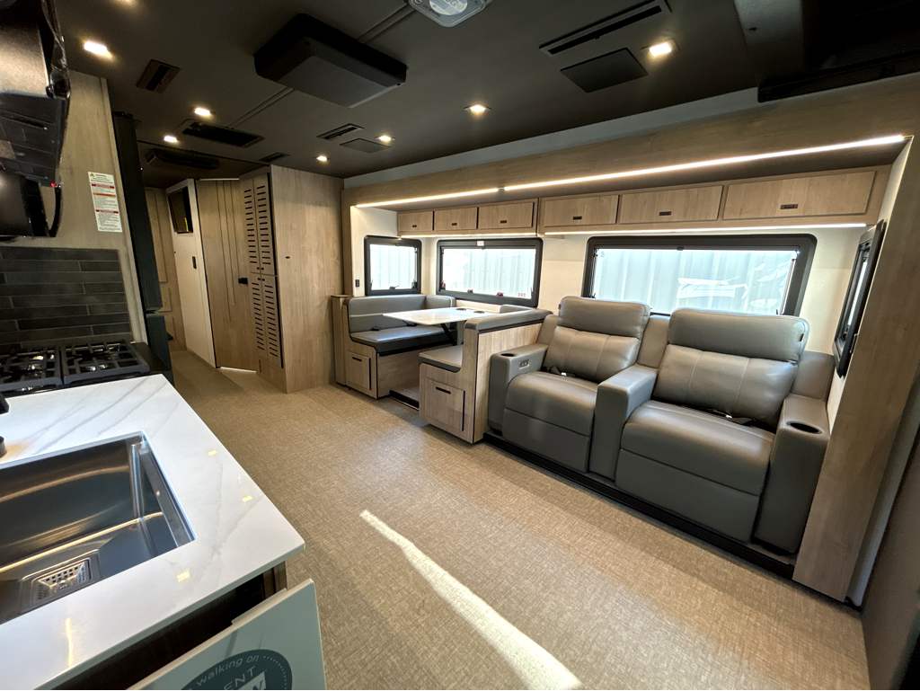 2026 GRAND DESIGN LINEAGE SERIESF 31ZW - Image 14