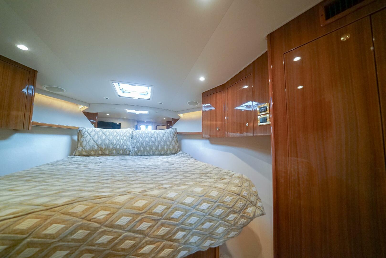 2007 Viking 45 Convertible - Image 12