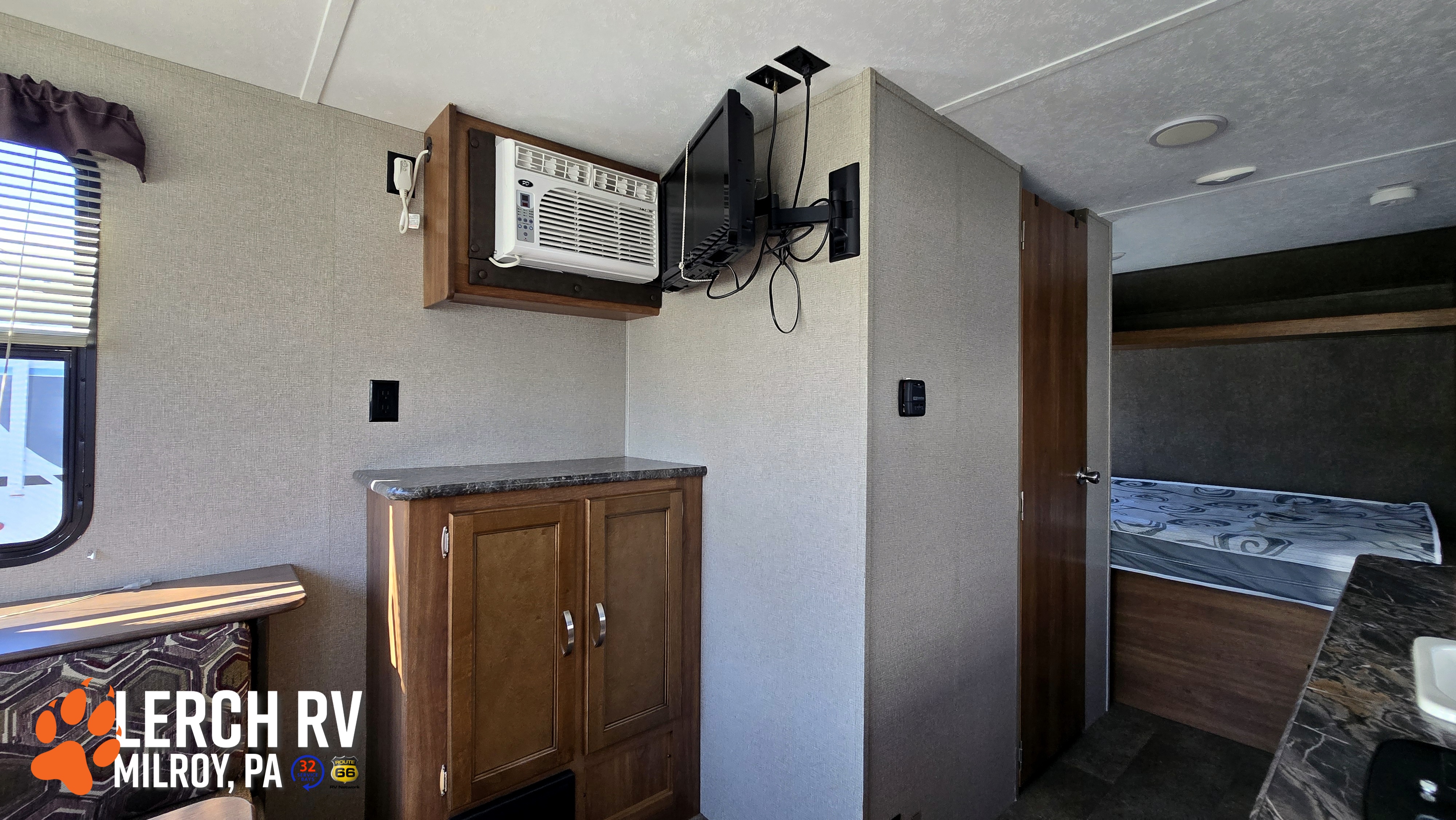 2018 Keystone Springdale Summerland Mini 1750RD - Image 11