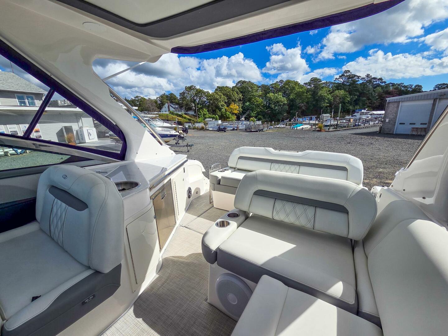 2026 Regal 33 XO Base - Image 22