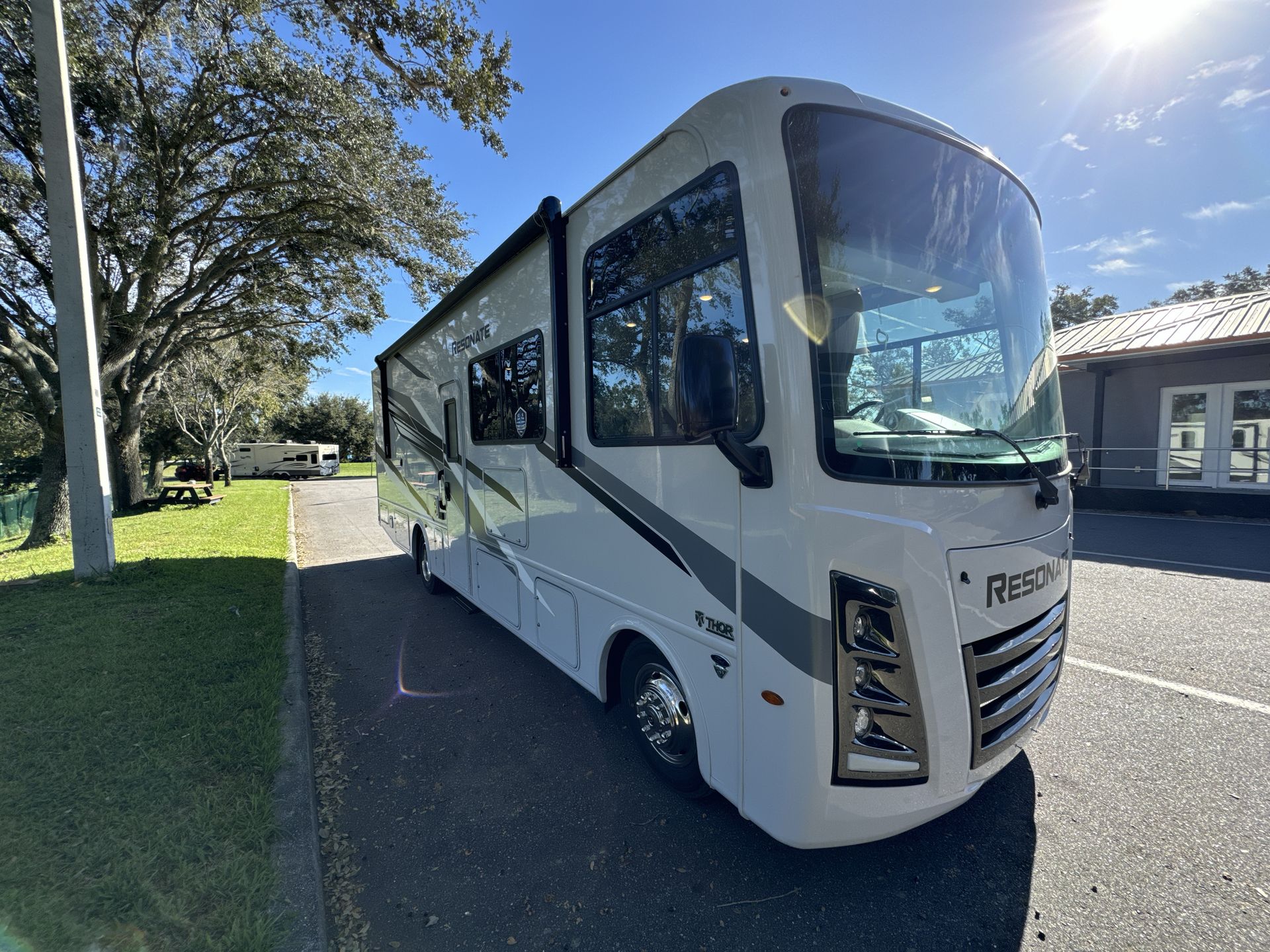 2025 Thor Motor Coach Resonate
