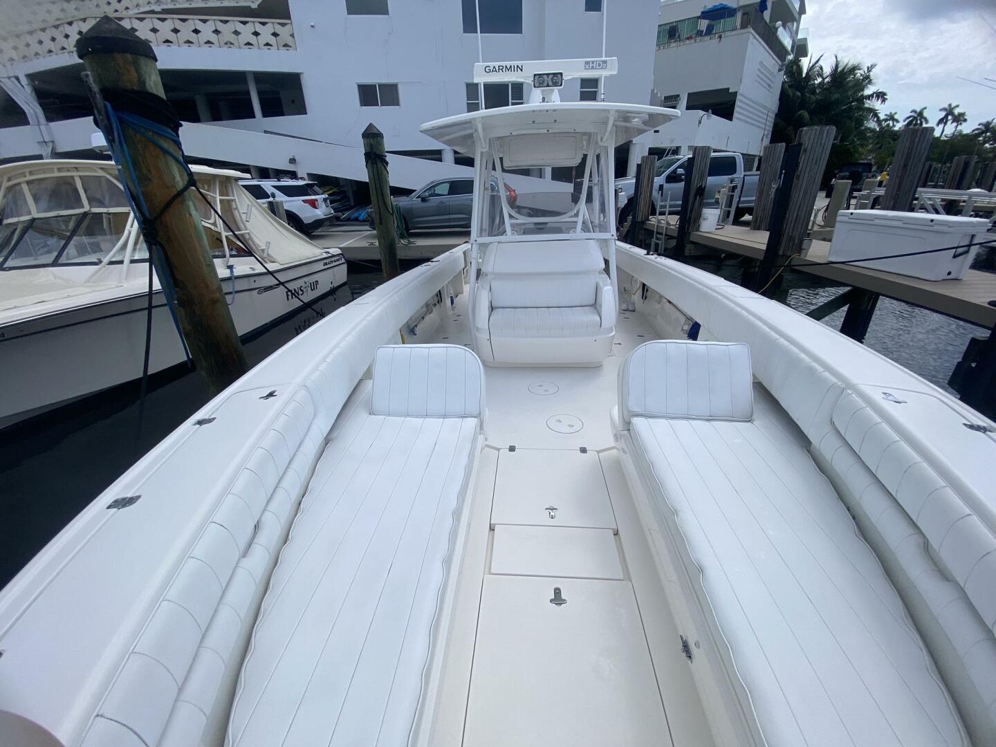2006 Intrepid 370 - Image 20