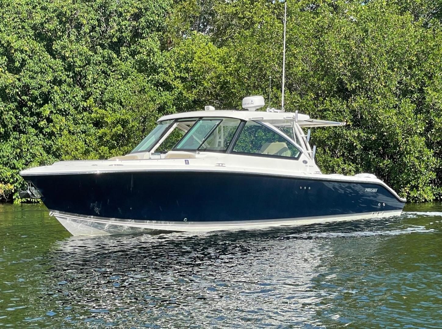 2018 Pursuit 325 DC - Image 2