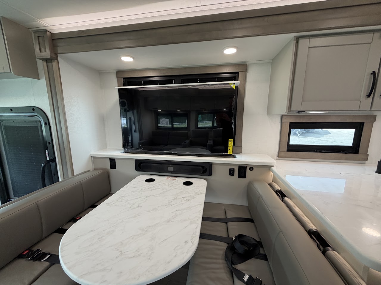 2027 JAYCO PRECEPT 36C - Image 23